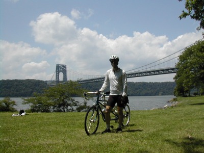 Tourist below the GWB