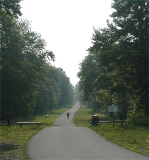 starting trail at west end